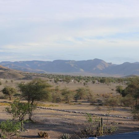 Fort Sesfontein Lodge & Safaris エクステリア 写真