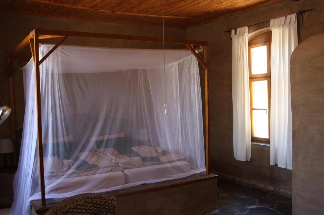 Fort Sesfontein Lodge & Safaris エクステリア 写真