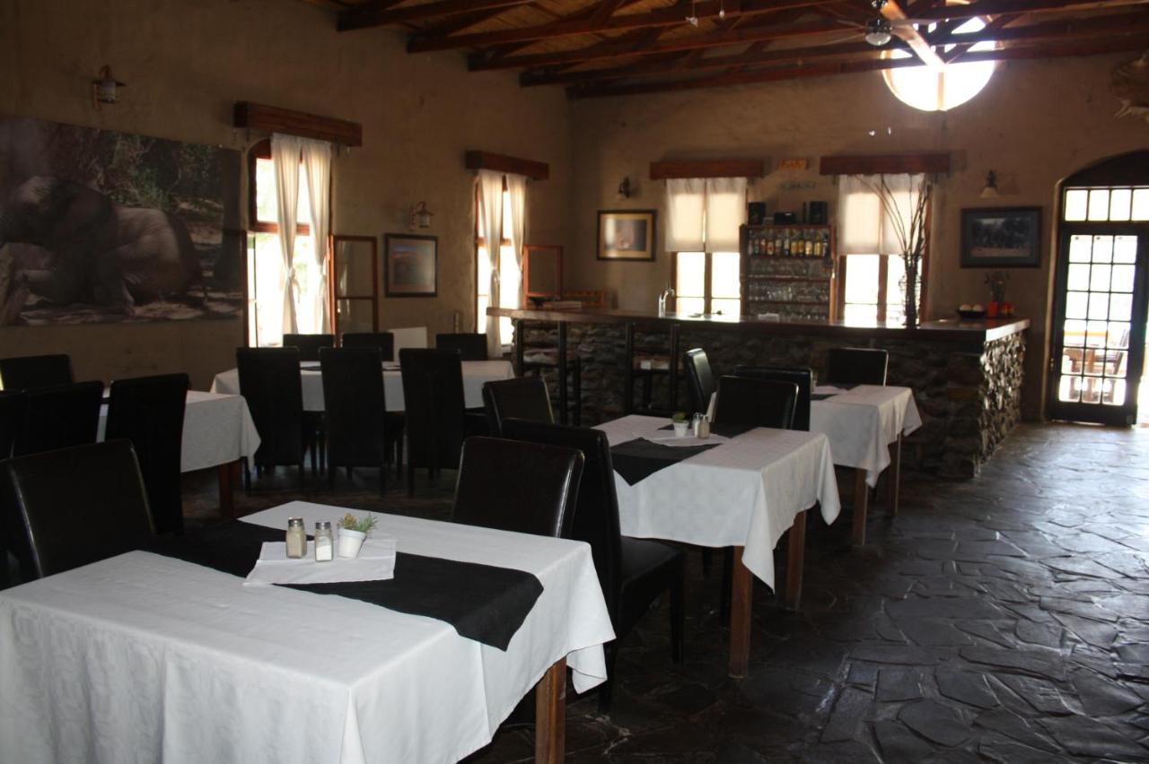 Fort Sesfontein Lodge & Safaris エクステリア 写真