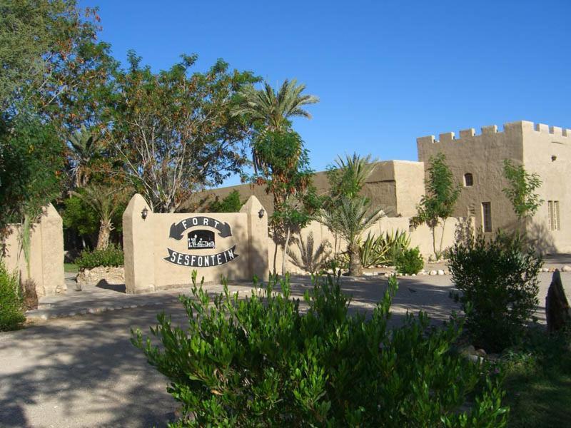 Fort Sesfontein Lodge & Safaris エクステリア 写真